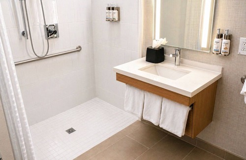 Glen Burnie Hotel | Garner Hotel Glen Burnie BWI Airport Area by IHG