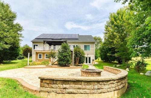 Mineral House | gather 'round the firepit, chill by the pool or go jump in the lake!