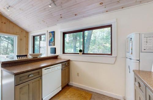 Boothbay House | Geodesic Dome w/Riverfront Deck, Lovely Views, & High-Speed WiFi - Dogs Welcome