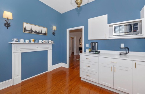 Downtown Apartment | Gilded Age Getaway: Sleeps 6, free garage parking