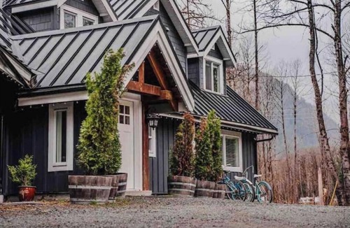 Upper Squamish Cabin | Glacier Valley Farm