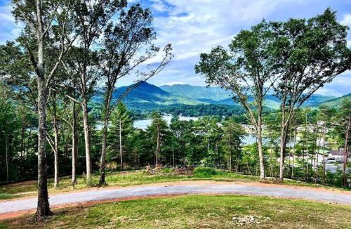 Hiawassee House | Glamp House Lake and Mountain Views Hot Tub by Hiawassee Glamping