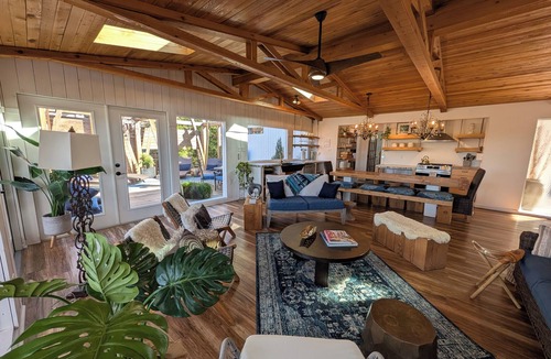Barton Hills House | Glass Treehouse BARTON SPRINGS POOL-PARKSIDE PENTHOUSE w/VIEWS-Costa Rican vibe
