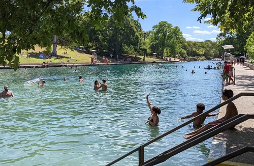 Barton Hills House | Glass Treehouse BARTON SPRINGS POOL-PARKSIDE PENTHOUSE w/VIEWS-Costa Rican vibe