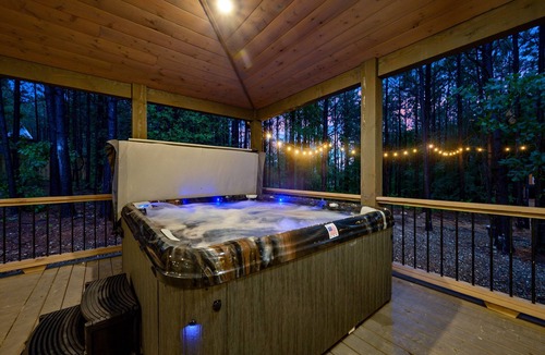 Pickens Cabin | Glow Mini Golf/Pool Table/Patio Oasis/Game Room!
