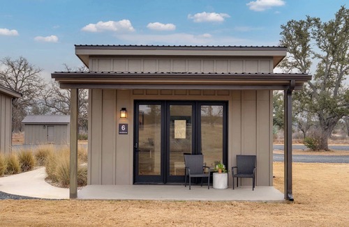 Stonewall Cabin | Goldstone Casita at Featherstone Winery