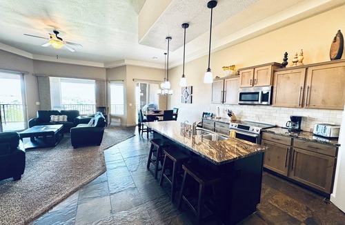 Mesquite House | Golf Course Views | 3 Miles to Sports Complex | 4BR | Free Perks
