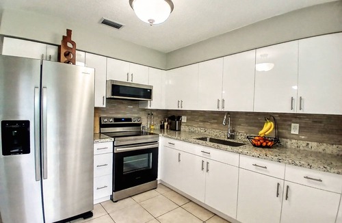 Sebastian Highlands House | Golf, Fishing & Skydive , close Tiki Bar & Beach , water front dining, Pet’s Ok