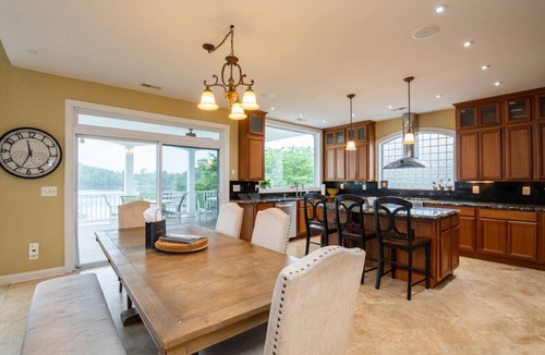 Livingston House | GORGEOUS 5BR/5BA Lake Escape:Beach, Boathouse, Kayaks, Firepit & Game Room+more!