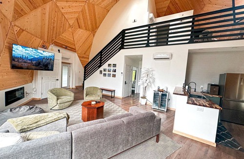 Front Royal Cabin | Gorgeous Spacious Geodesic Dome with Incredible Views for an Unforgettable Escape near Front Royal, Virginia
