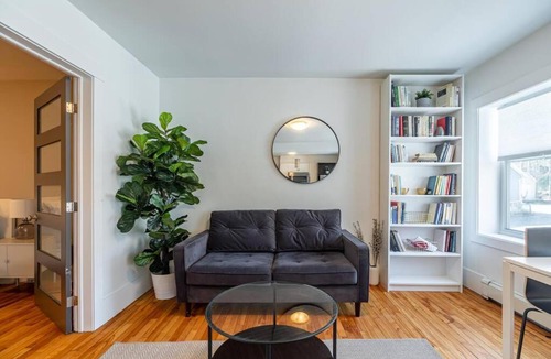 Bedford Apartment | Gorgeous & Sunny Executive Suite AC, Unit #2