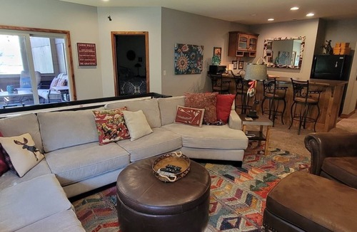 Hollister House | Gracious Moose Lodge-Summer dates still available!