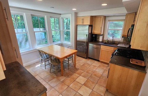 Bar Harbor Cottage | Grapevine Cottage-Charming 1-Bedroom Retreat Near Acadia National Park