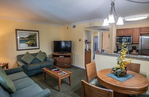 Florida Central Atlantic Coast Apartment | Great find! Comfy Apartment near Disney, 4 pools, Shuttle to the Parks, Parking