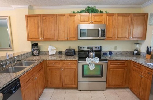 Florida Central Atlantic Coast Apartment | Great find! Comfy Apartment near Disney, 4 pools, Shuttle to the Parks, Parking