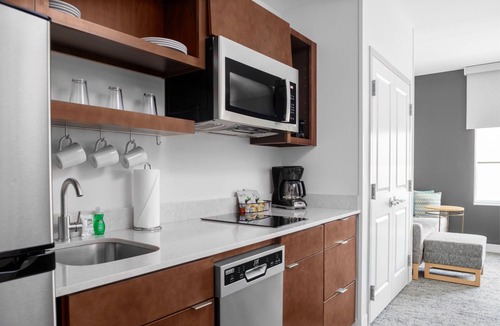 Clearwater Hotel | Great Relaxing Overnight Stay! Free Breakfast, Pool, Near Safety Harbor Beach