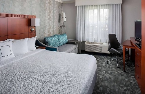 South Lowell Hotel | Great Value, Quality Stay! Pet-Friendly, Onsite Restaurant