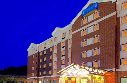 Aquia Harbour Condo | Great Value! Relaxing Retreat in Stafford! Shared Indoor Pool + 24h Business Center