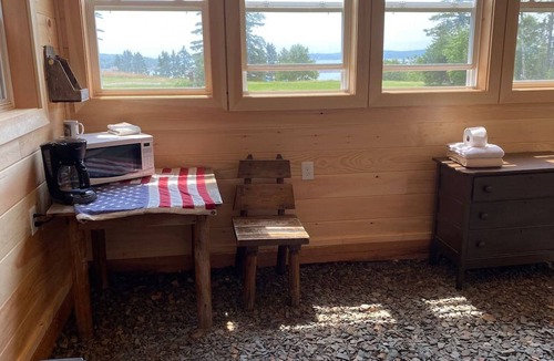 Eastport Cabin | Green-House Cabin and Deck at Rossport by the Sea
