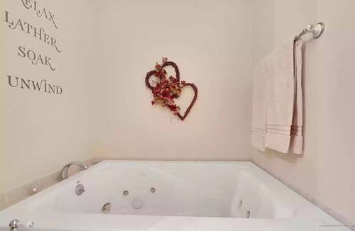 Harrison Bed & Breakfast | Greenwood Manor Inn