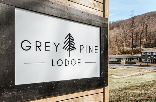 Waynesboro Apartment | Grey Pine Lodge | King Deluxe | Pet-Friendly! | BEST Location & Amenities!