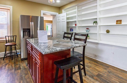 Bryn Mawr Apartment | Ground-Level 2B2B Apt in Bryn Mawr w Parking