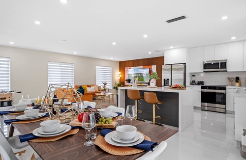 Westchester House | [Guest Favourite] World Cup Family Oasis | 5BR | Htd Pool & Hot Tub