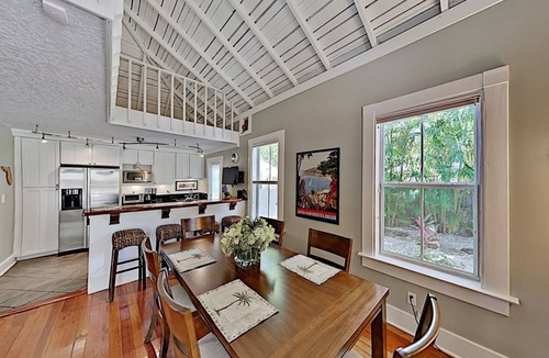 Gulfport House | Gulfport Historic Waterfront Art District - Walk to Dining & Beach