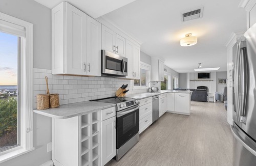 Gloucester House | Gull's Nest - Ocean Views from the Living Room