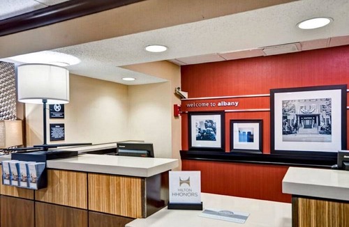 Newtonville Hotel | Hampton Inn Albany-Wolf Road (Airport)