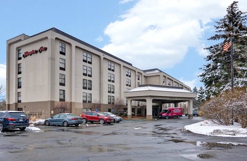 Newtonville Hotel | Hampton Inn Albany-Wolf Road (Airport)
