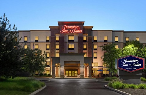 Bairdford Hotel | Hampton Inn & Suites - Pittsburgh/Harmarville, PA