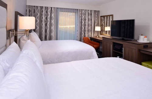 East Greenbush Hotel | Hampton Inn & Suites Albany-East Greenbush