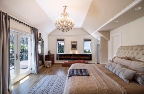 Sag Harbor Villa | Hamptons 9BD MEGA Compound w POOL TENNIS BBALL NIGHTCLUB