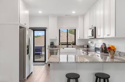 Springfield House | Happy Trails Duplex