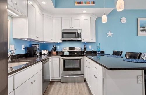 Hampton Condo | Harbor Hideaway | Steps To Beach | Elevator
