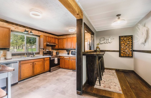 Harrisonburg House | Harrisonburg 3 bedroom and HOT TUB! Minutes from Downtown NEW!