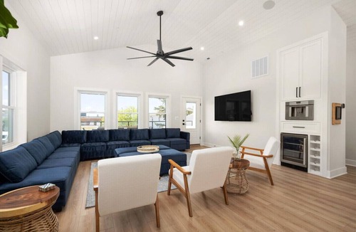 Midtown Ocean City Apartment | Heated Pool ~ Tiki Bar ~ Sleeps 20 ~ Steps 2 Beach