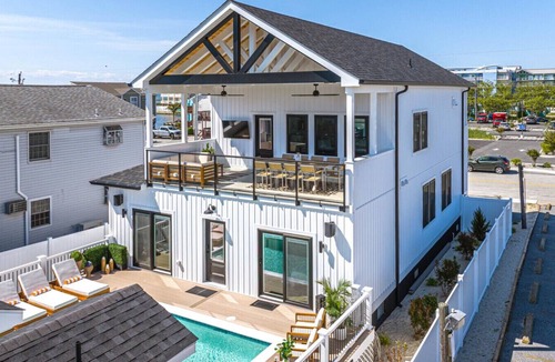 Midtown Ocean City Apartment | Heated Pool ~ Tiki Bar ~ Sleeps 20 ~ Steps 2 Beach