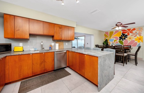 Pinebrook Estates House | Hibiscus16 Heated Pool Mins to Beaches 2 mins walk to Pickleball/Tennis court