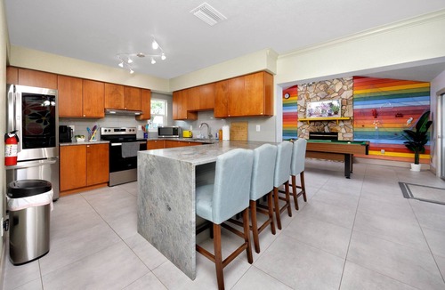 Pinebrook Estates House | Hibiscus16 Heated Pool Mins to Beaches 2 mins walk to Pickleball/Tennis court
