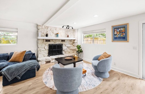Southside House | Hidden Gem- 3500+SQFT Home- Mins to everything!