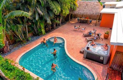 River Oaks Villa | Hidden Gem Vacation Villa w Private Pool & TikiHut