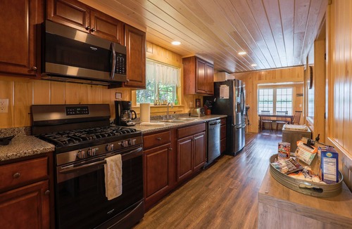 Otis Cottage | Hidden Hemlock - Lakefront, Kayaks, Canoes, Paddle Board, Dogs Welcome