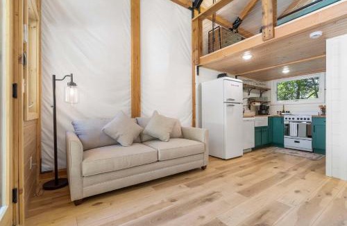 Branson House | Hidden Hollow - Desirable Ozark Glamping