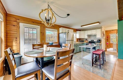 East Windham House | High Peak Heaven: Cozy Log Cabin on 1 Acre!
