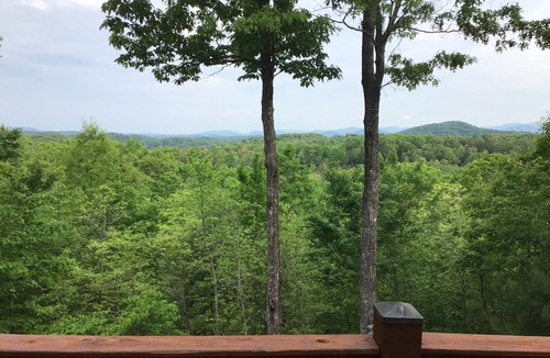 Murphy House | HighlandHouse - beautiful long range mountain views, pet friendly