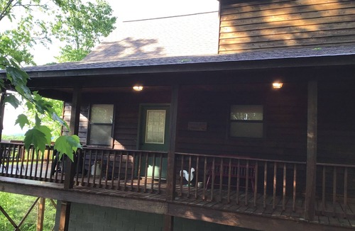 Murphy House | HighlandHouse - beautiful long range mountain views, pet friendly