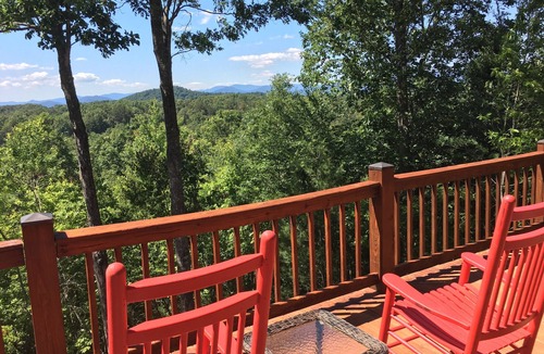 Murphy House | HighlandHouse - beautiful long range mountain views, pet friendly
