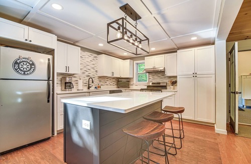 Intervale House | Hike, Leaf-Peep, Ski: Hideaway w/Private Hot Tub!